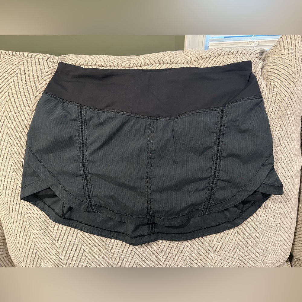 Lululemon size 6 Skort/Skirt w shorts Black